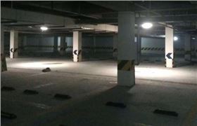 光導系統(tǒng)將陽光引進地下車庫