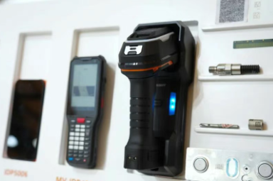 ?？禉C器人憑工業(yè)相機、視覺矩陣、讀碼器控制器閃耀 VisionChina2025