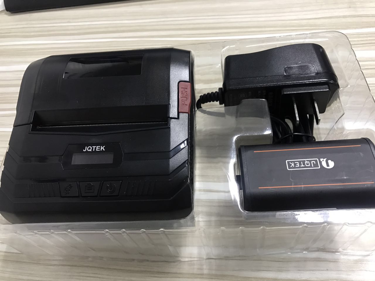 售出濟(jì)強(qiáng)便攜式藍(lán)牙無(wú)線(xiàn)打印機(jī)JLP352到中山某五金電器有限公司